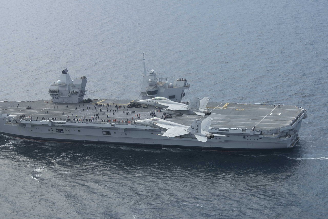 英新航艦返抵母港