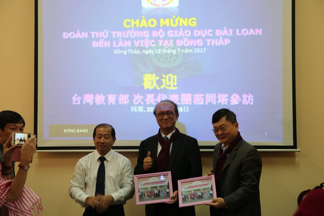 教部次長越南演講 聽眾爆滿急換場地