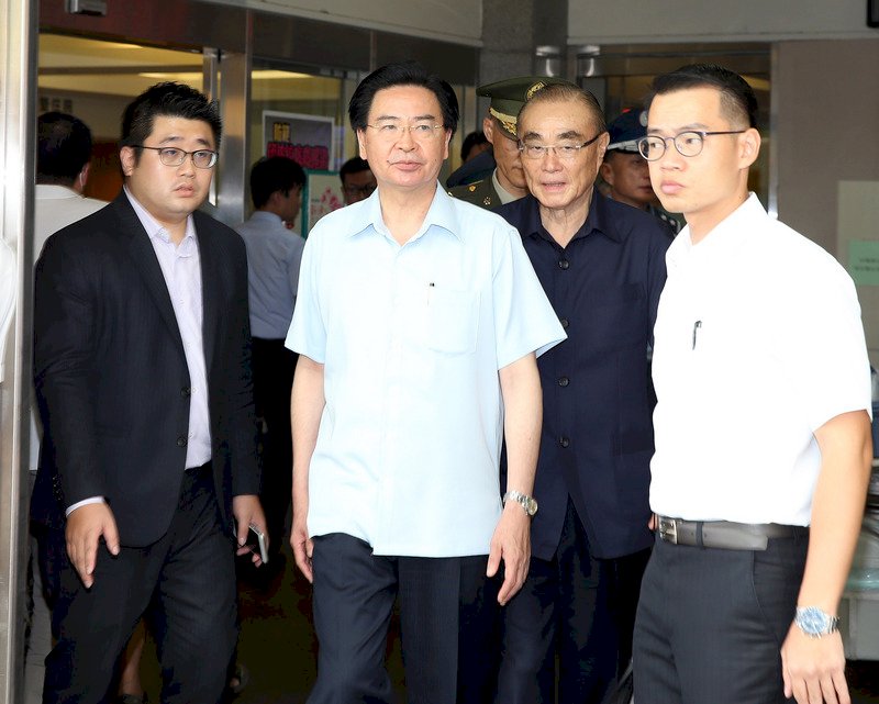 持刀闖總統府攻擊憲兵事件 府：嚴厲譴責