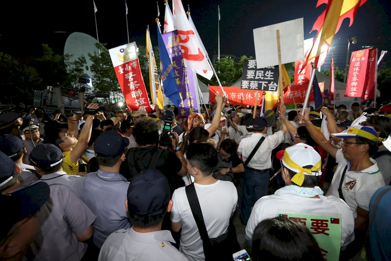 世大運選手入場受阻 民進黨要求反年改道歉