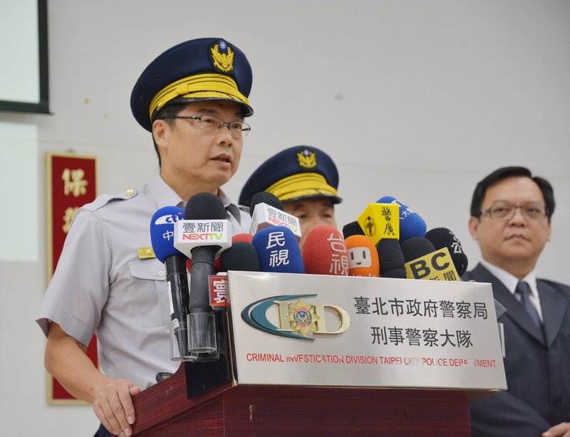 世大運開幕式丟煙霧罐  反年改民眾所為