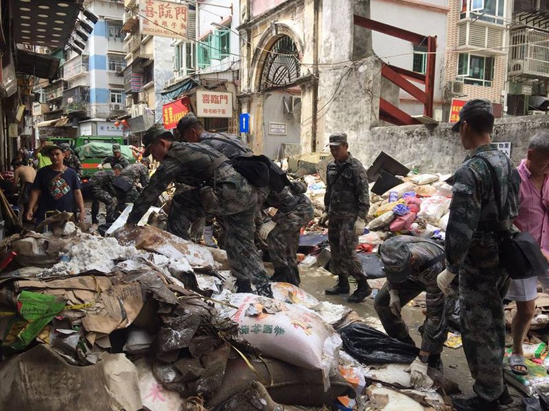 解放軍駐澳門部隊 首次出動協助救災