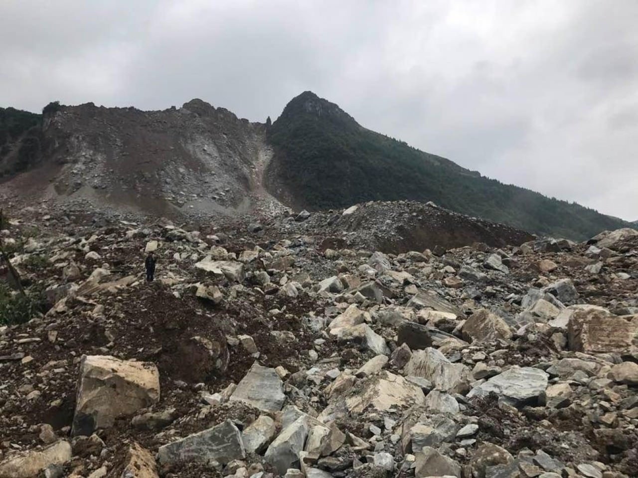 貴州大雨山崩 3死32失蹤