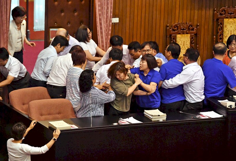 朝野對抗費解 應先回歸委員會中心主義