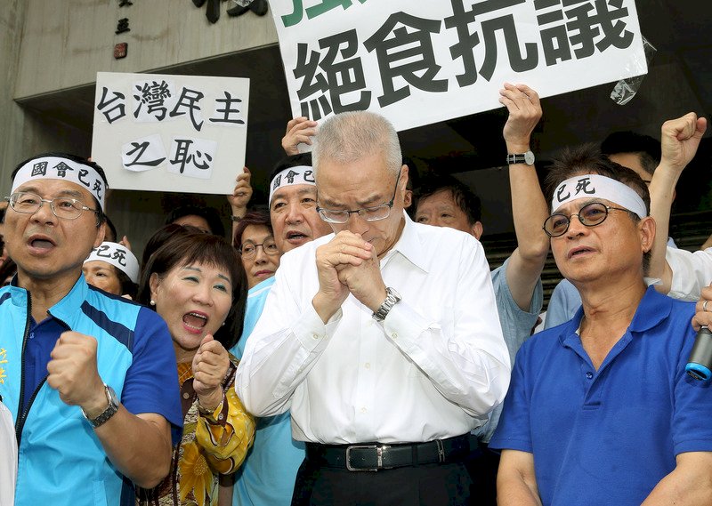 吳敦義：強行通過前瞻預算  踐踏民主