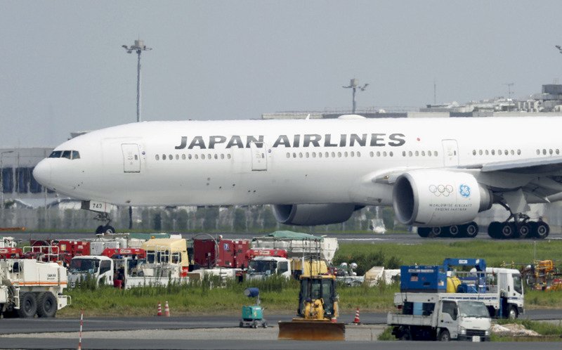 日航班機緊急降落東京 無人受傷