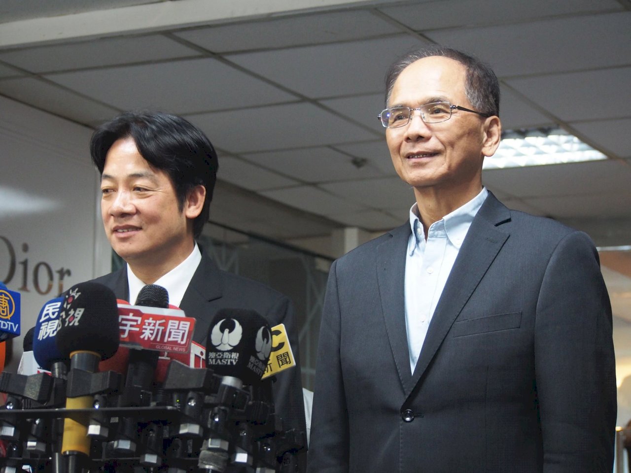 賴揆會游錫堃 游籲重視經濟跟文化