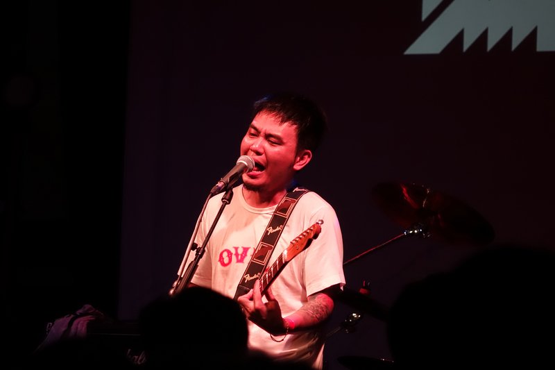 滅火器樂團倫敦開唱 歌迷嗨翻