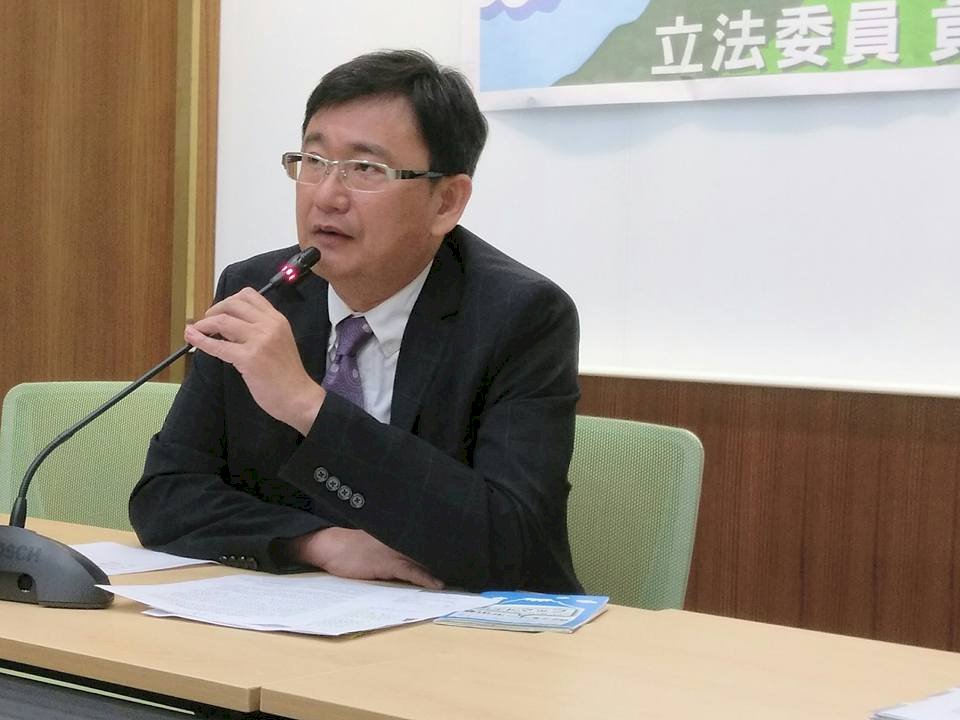 認曾是國民黨線民 黃國書宣布退出民進黨