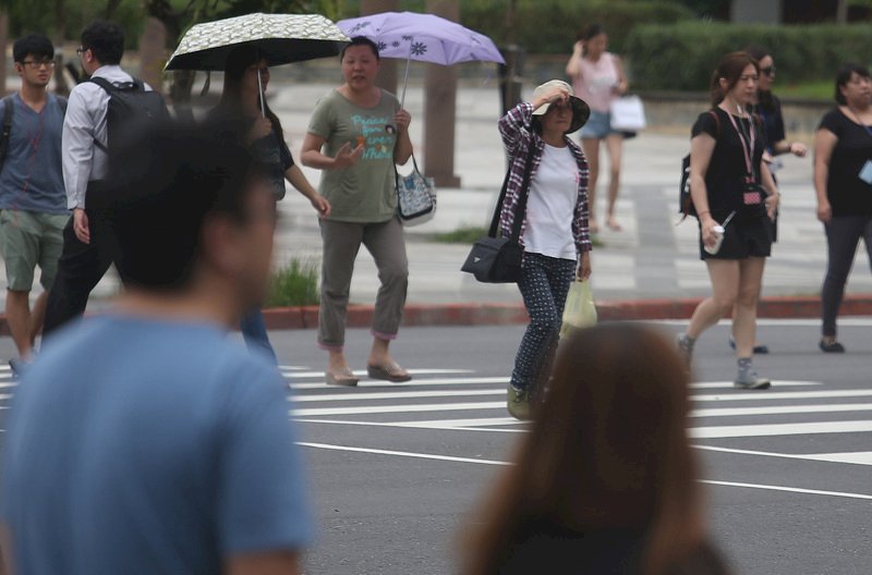 首道鋒面將至 中秋賞月碰運氣