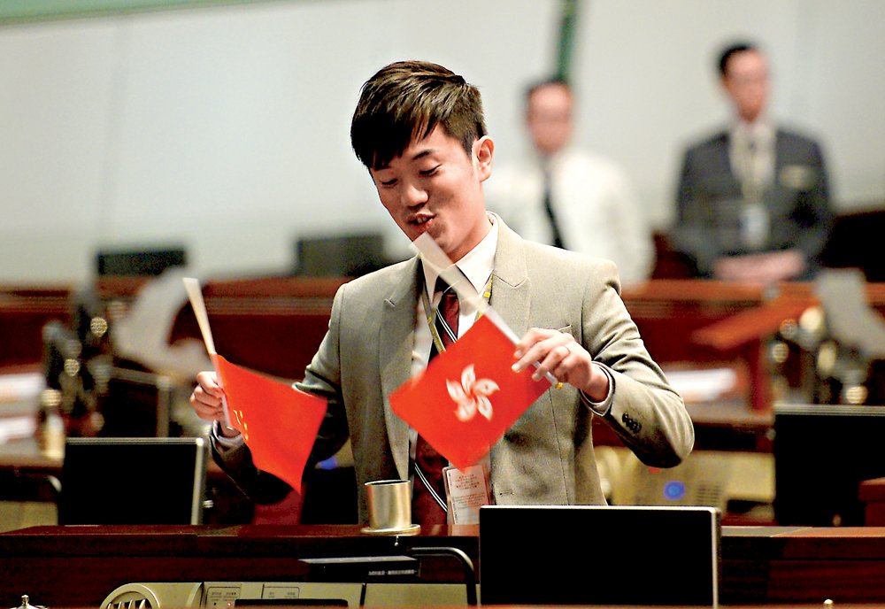 港議員侮辱國旗罪成 罰2萬元