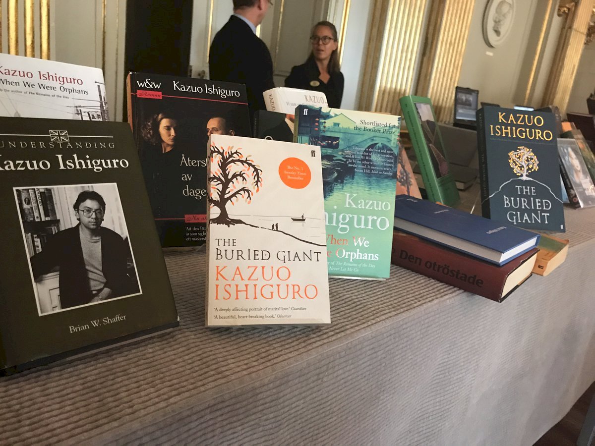 石黑一雄與村上春樹 日本書迷糾結情緒