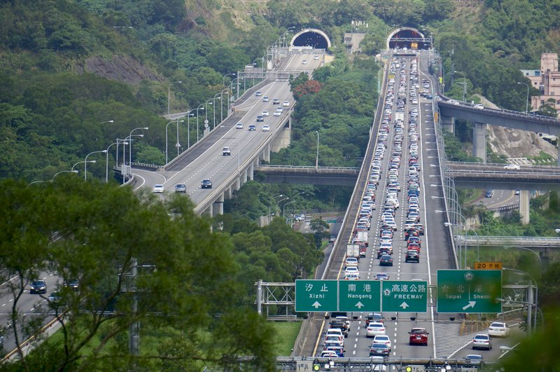 小年夜國道現返鄉潮 南下建議走國3