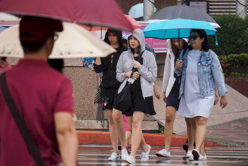 北臺天涼有雨 中南天晴溫差大