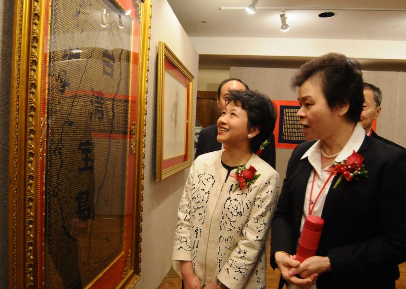 墨緣慈善書法展紐約揭幕 詹秀蓉展愛心
