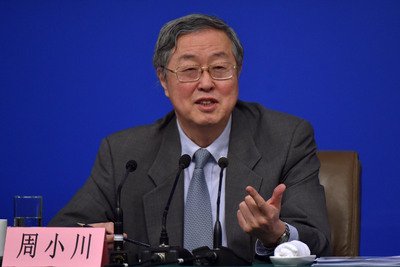 周小川調高中國經濟預估 港股收10年新高