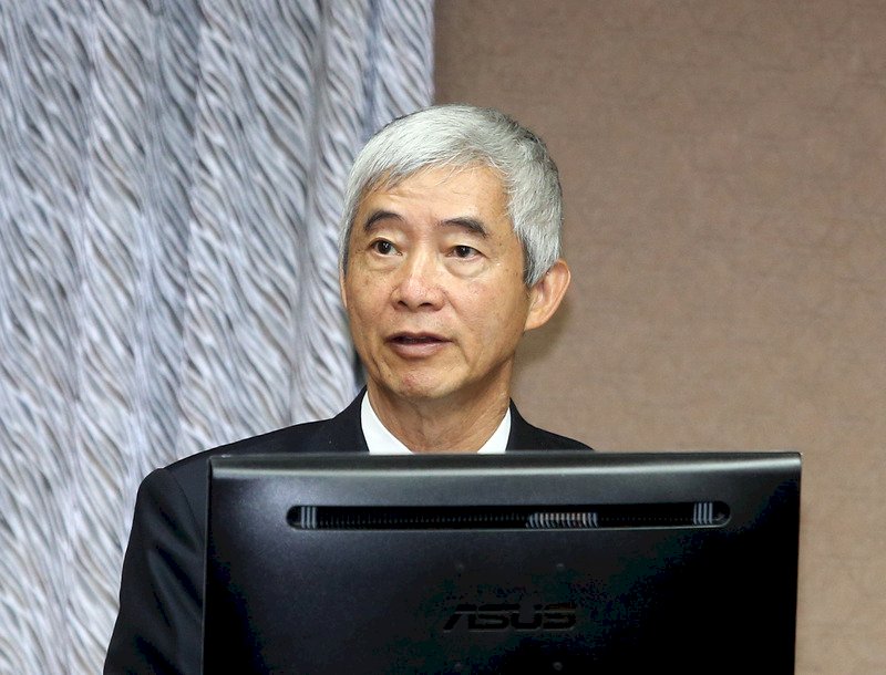 高雄輕軌拒悠遊卡 交長：別太計較費用