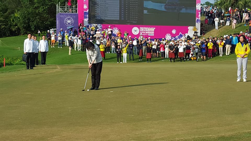 蔡總統現身LPGA台灣賽  秀「一桿進洞」