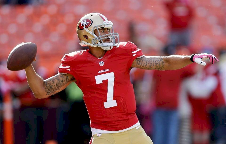 跪國歌爭議一舉成名 前NFL球員簽約出書