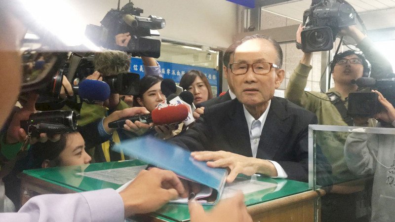 天價交保後 趙藤雄上午向派出所報到