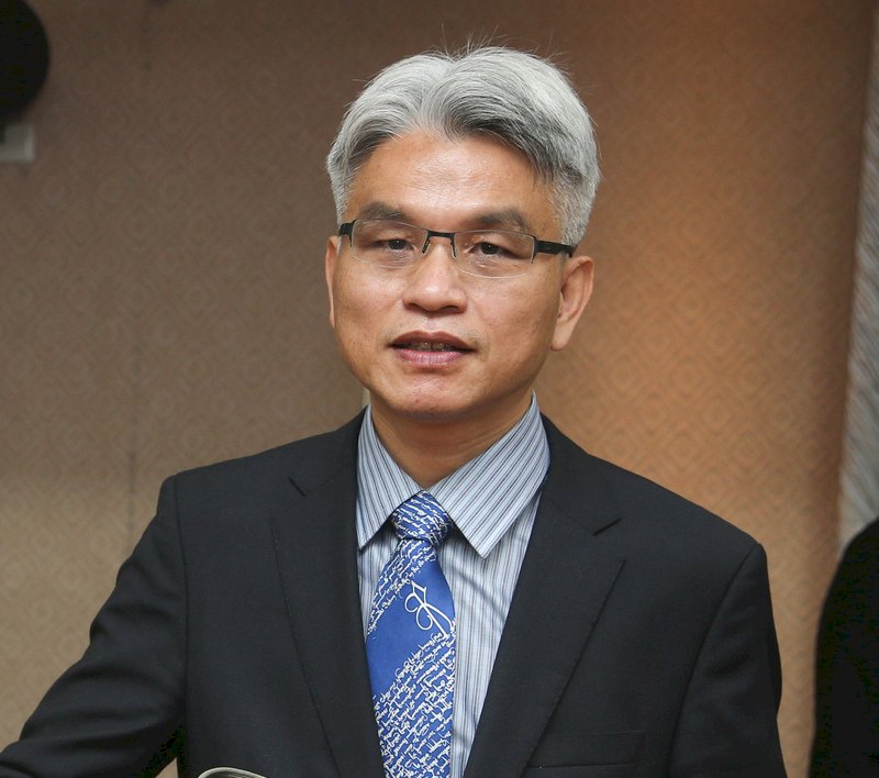 政黨背景遭質疑 陳英鈐：非民進黨員