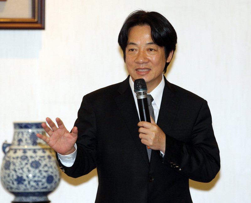 賴清德加班開會 五缺與一例一休總盤整