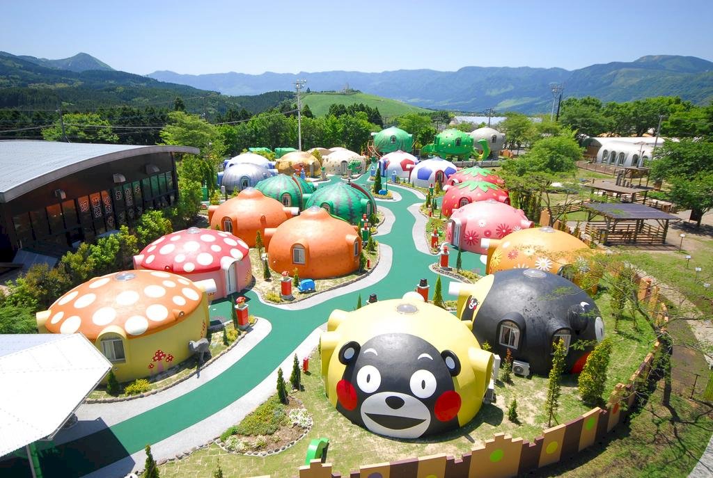 日渡假村出奇招 抗震保麗龍圓頂屋吸客