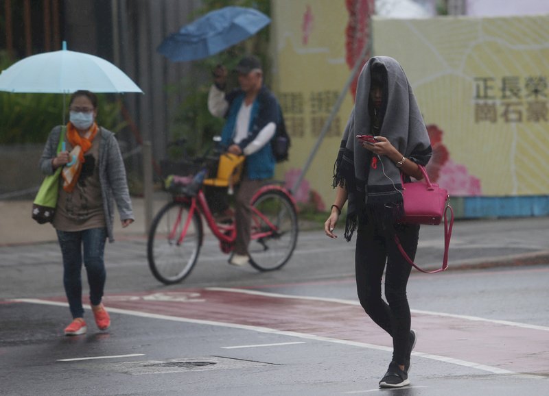 北臺灣降溫多雨 中南部雲多偶雨