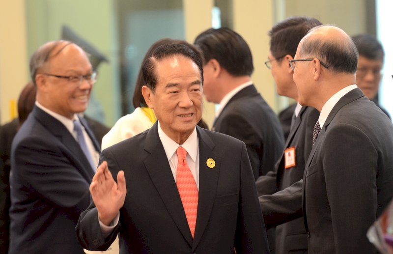 APEC代表團返台  宋楚瑜以女兒為榮