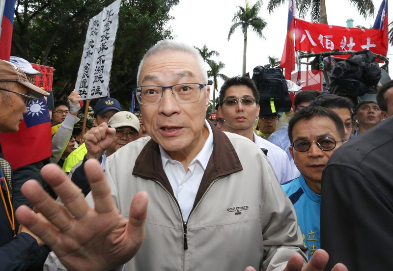 吳敦義引傳真訊息批年改 綠營譴責抹黑