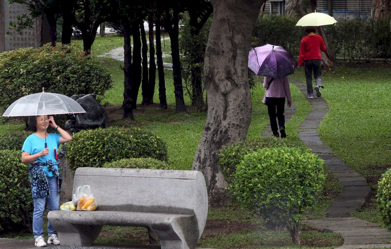 北東有局部雨 中南部陽光露臉