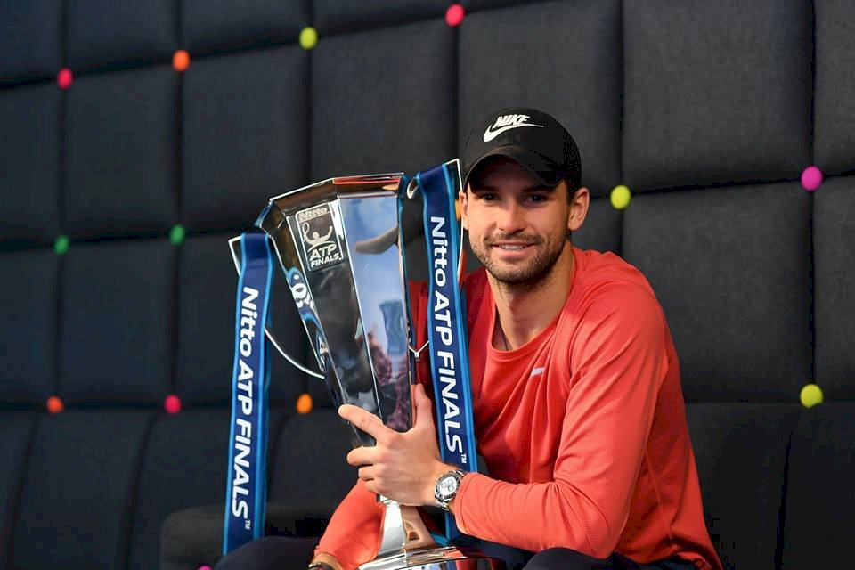 ATP年終賽 狄米特羅夫3盤力克高芬奪冠