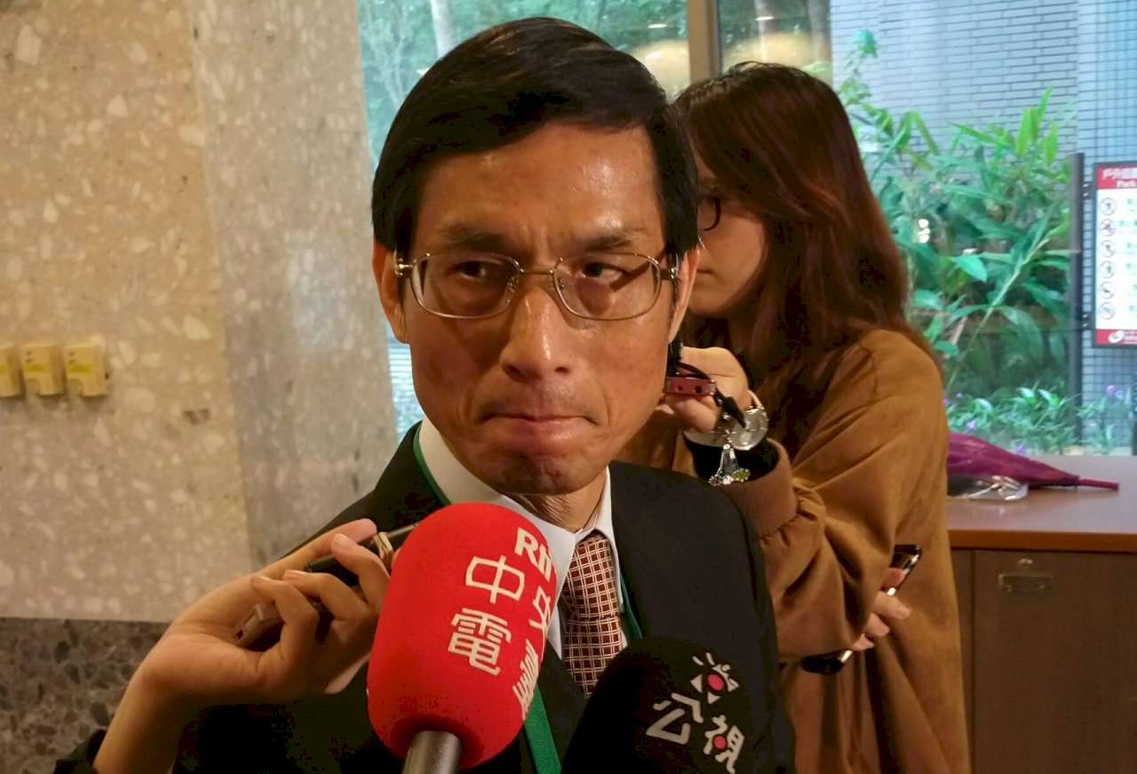 軍人月退樓地板 林萬億：持開放立場