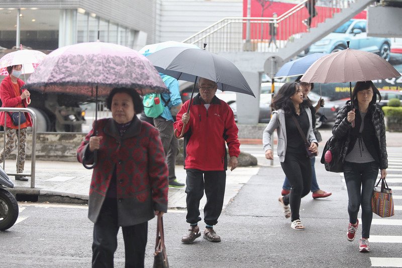 東北季風加水氣北移 基宜新北大雨特報