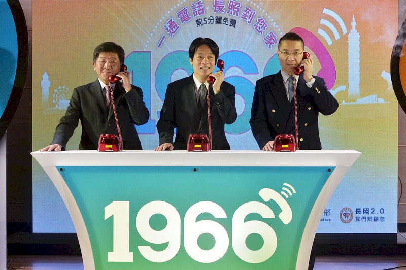 賴揆功德說惹議 陳時中：照服員會加薪
