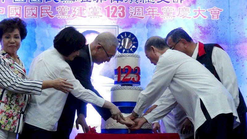 吳敦義抵菲參加黨慶 強調九二共識反台獨