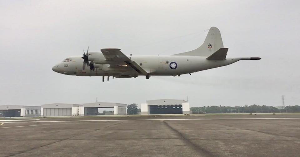 P-3C接棒衛海疆 機組員須通宵夜航