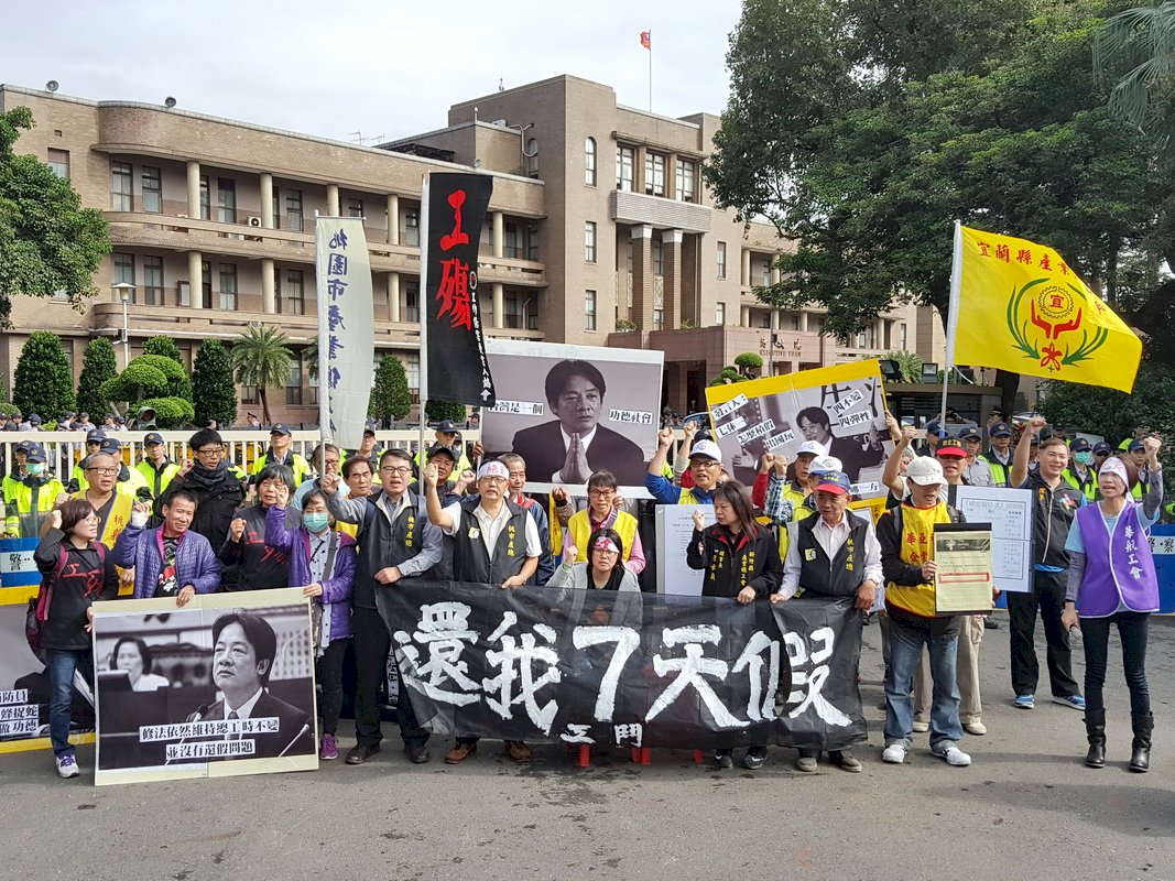 勞工抗議「做功德」 提民間版7天國定假日