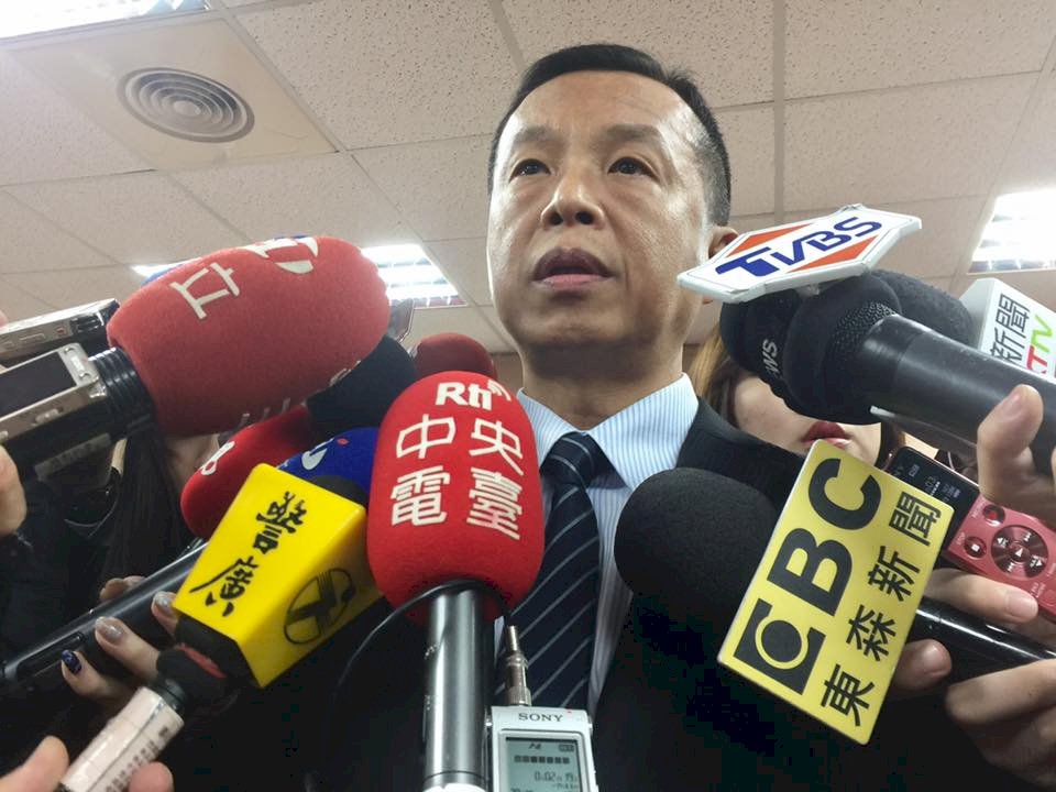 海官生在美軍艦展國旗 軍方：展現愛國心