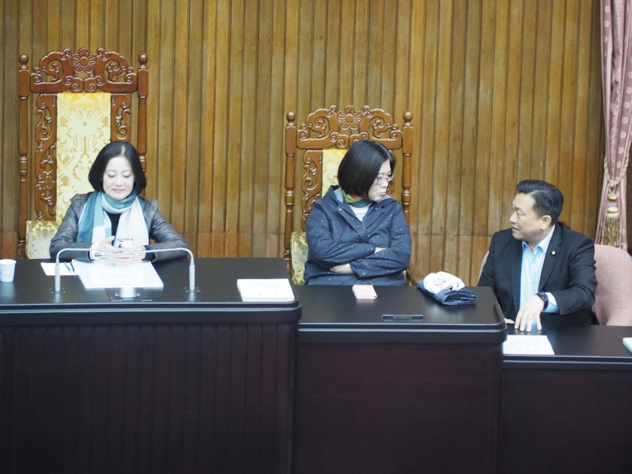水利會改制付委  藍綠立委議場小衝突
