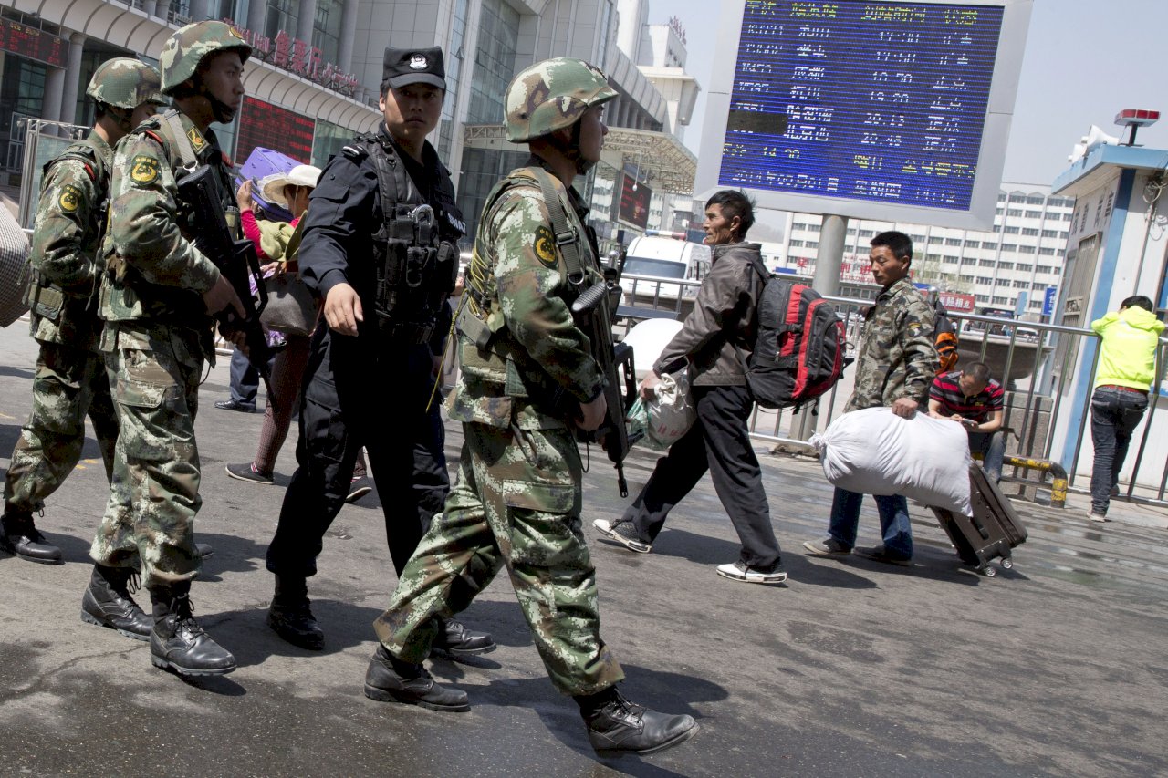 監控新疆 中共布下高科技天羅地網