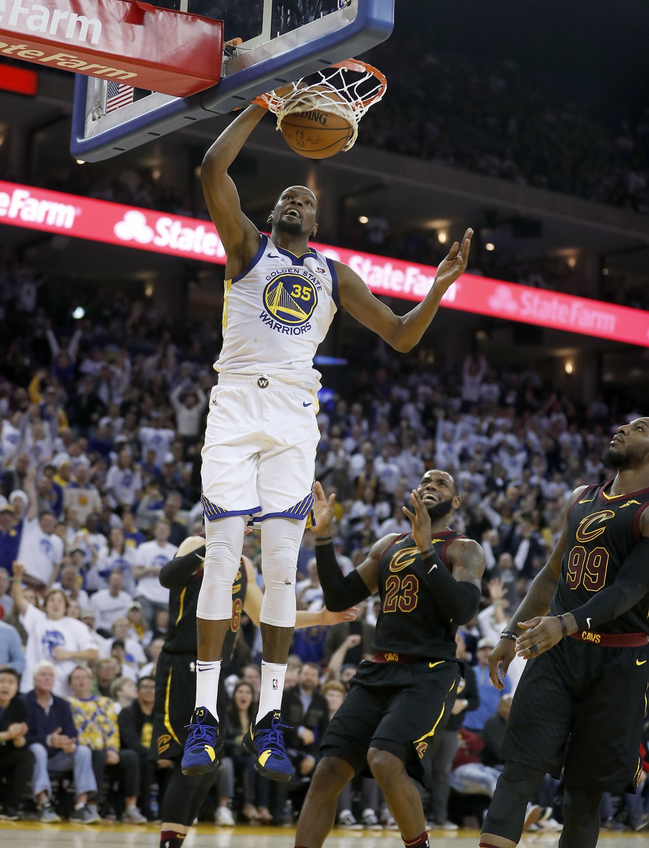 NBA耶誕大戰 詹皇杜蘭特均有犯規沒吹
