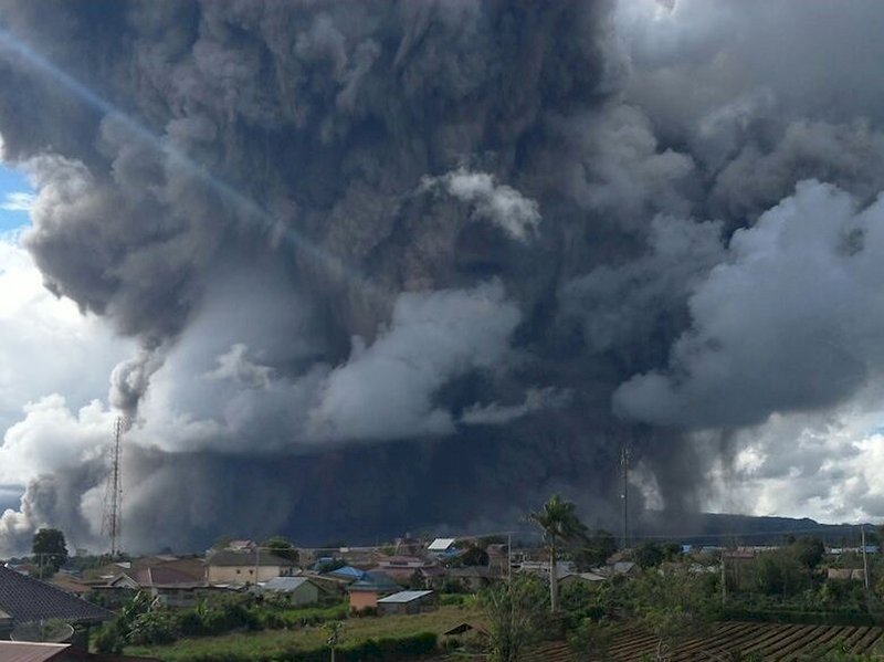 印尼西納彭火山噴發 居民急撤