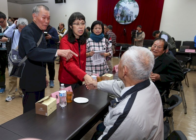 鹿窟冤案糾結65年 陳柏銘代父向村民道歉