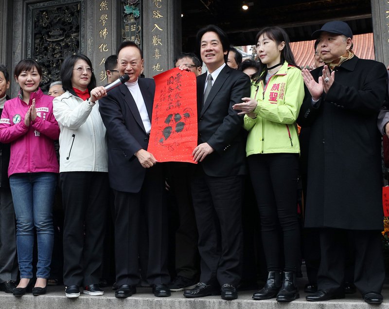 賴清德元旦參拜龍山寺 祈求國泰民安
