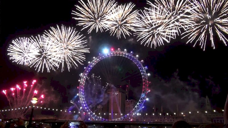 迎接2019年 倫敦眼跨年煙火一票難求