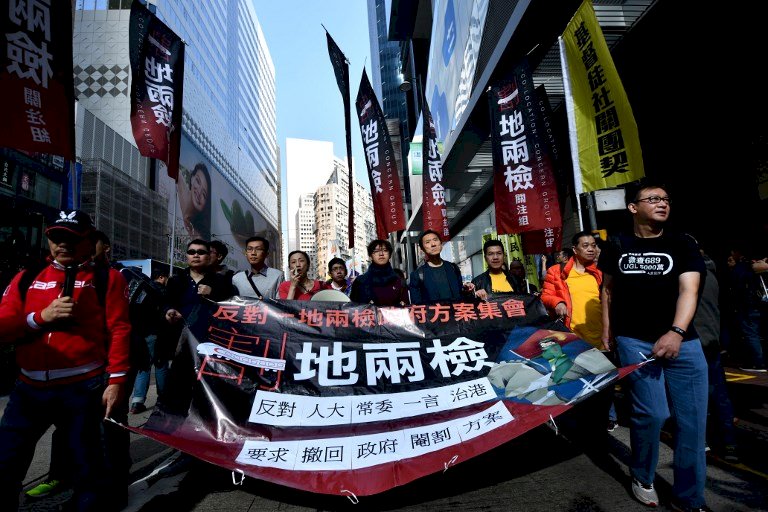 港一地兩檢爭議持續 泛民派遊行反對