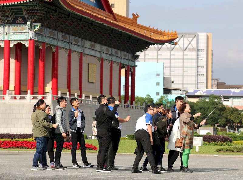 天氣穩定氣溫漸回升 早晚依舊涼