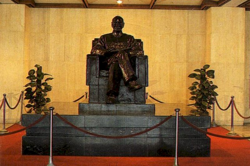政大校務決議 遷移中正圖書館蔣中正銅像