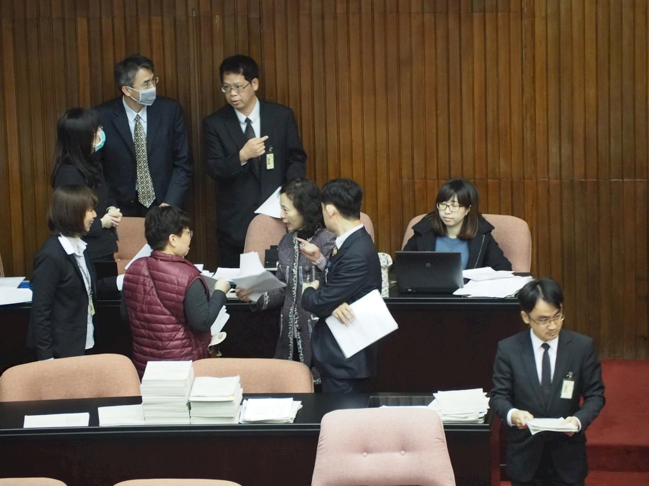 勞基法擬10日三讀 民進黨團：目標不變